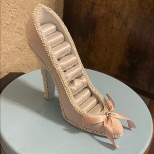 Elegant Pink Ribbon Shoe Ring Holder